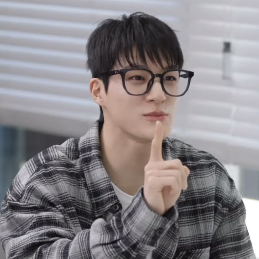 allforljn's tweet image. uhm ackshually ☝️🤓