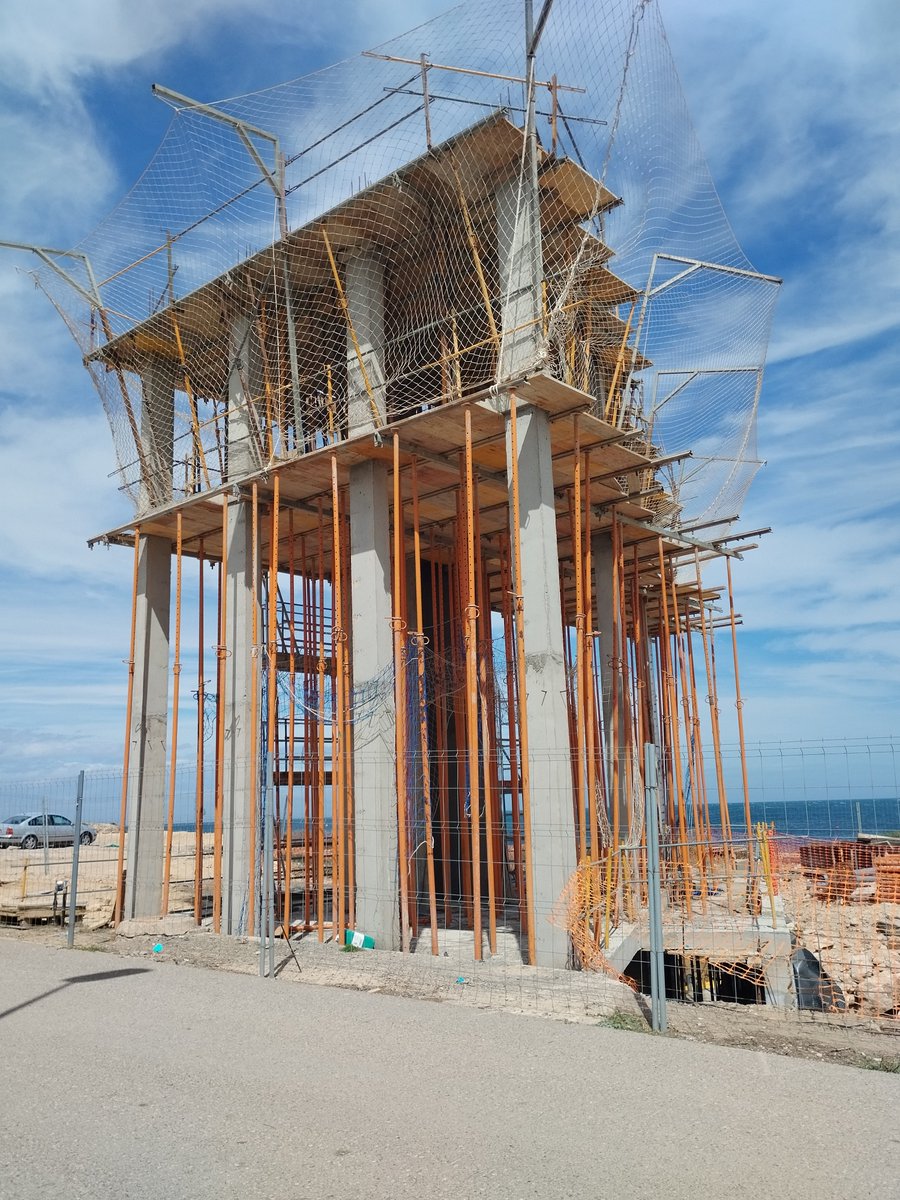salva_psoemanga's tweet photo. 📢📢Seguimos perdiendo zonas medioambientalmente únicas en #LaManga . Junto al faro del Estacio  el @Ayto_SanJavier permite que se destroce una zona costera preciosa donde rompe el Mar Mediterráneo y desaparezca un espacio único e irrepetible. ¡No aprendemos!🌅 https://t.co/xcZkgoYT1L