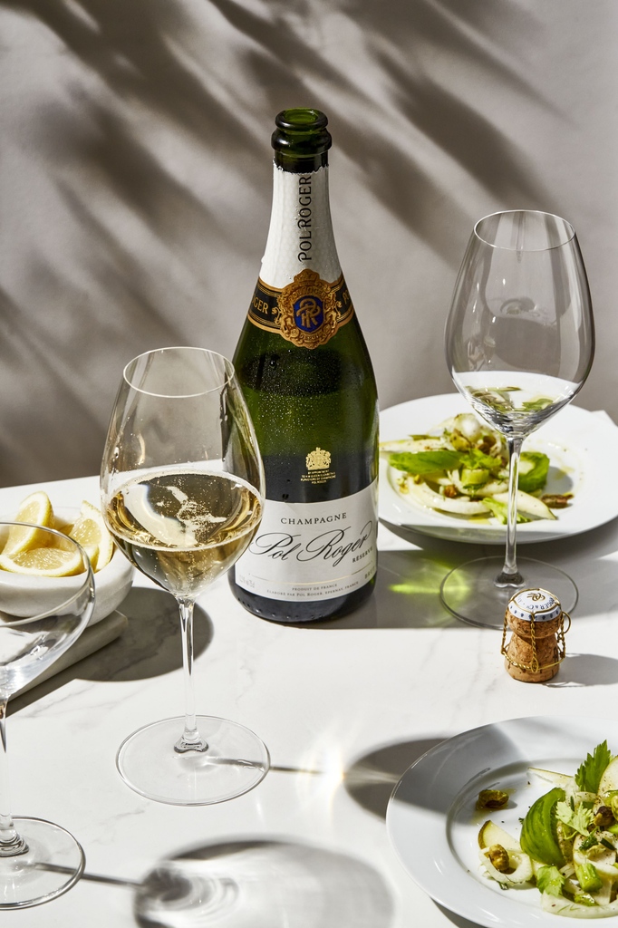 A very happy Easter Bank Holiday Weekend to all our followers🍾 We hope you enjoy the pleasure of the company of friends and family, along with a glass or two of Pol Roger Brut Réserve🥂