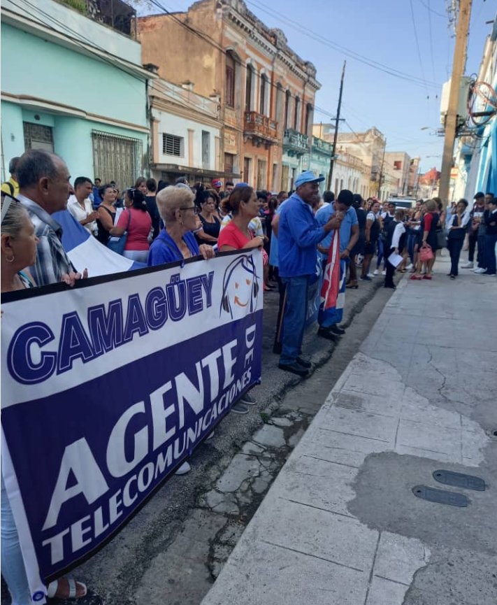 El Apostol: “A la patria no se le ha de servir por el beneficio que se pueda sacar de ella, sea de gloria o de cualquier otro interés, sino por el placer desinteresado de serle útil”.  
#GenteQueSuma
#UnidosXCuba