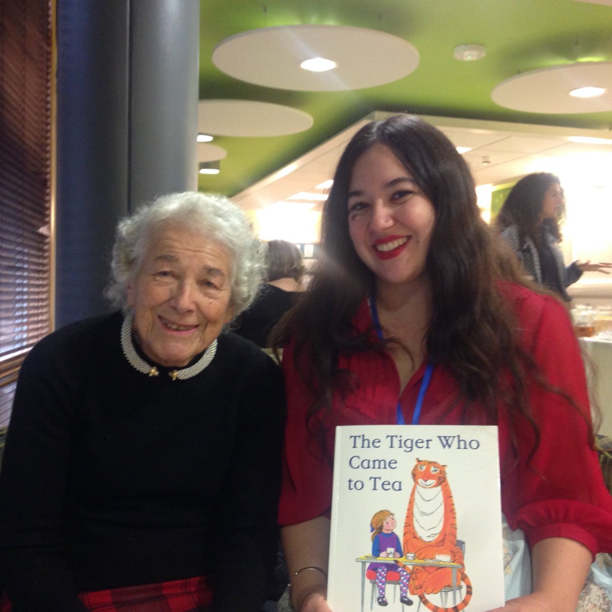 A massive, many happy returns of the day to Kiran Millwood Hargrave @Kiran_MH! Here she is looking gorgeous with our Barnes beauty, the late, great #JudithKerr in 2016