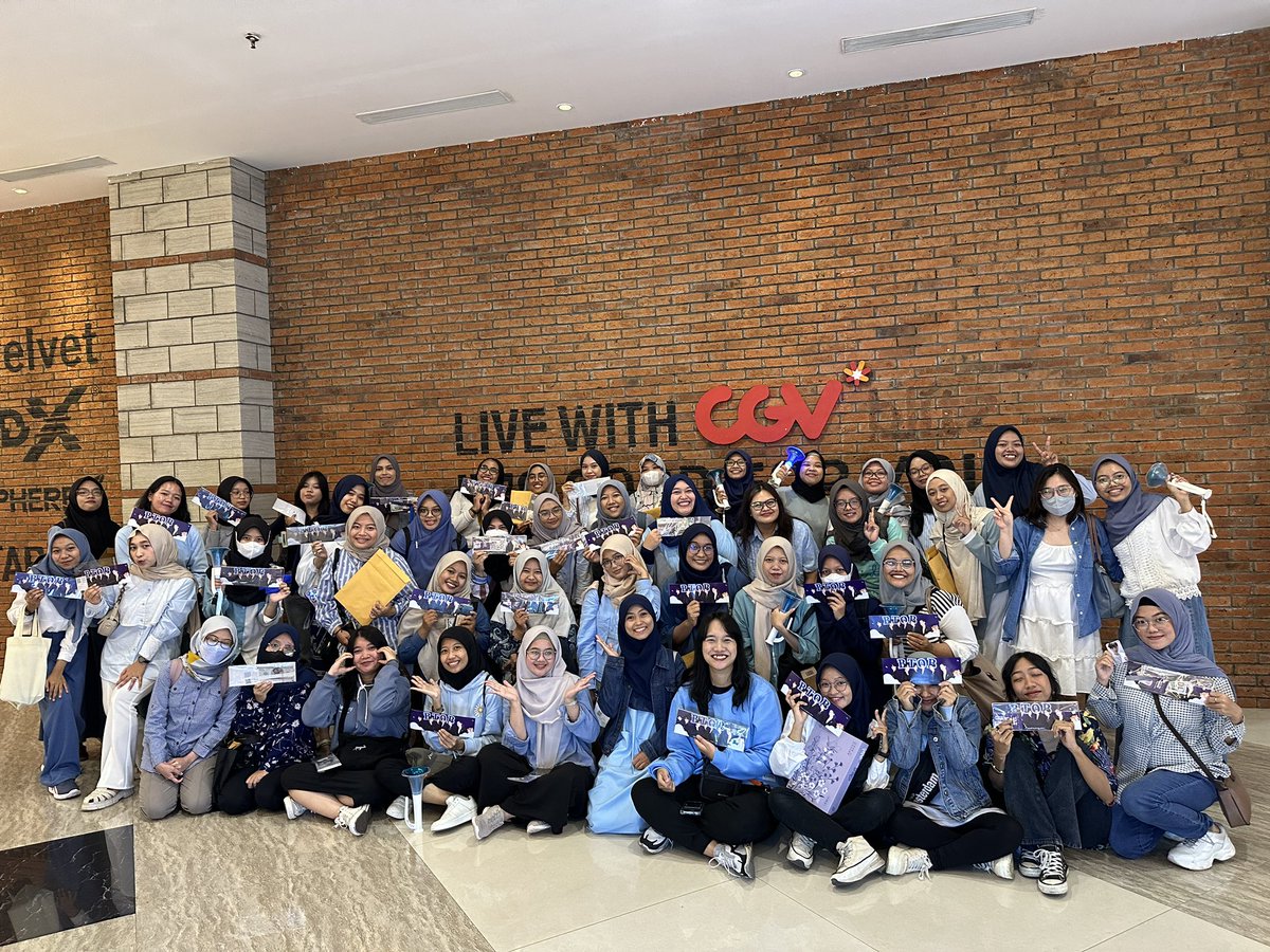 btopeas's tweet photo. happy banget, melody jogja rameeee 🫶🏻🫶🏻🫶🏻 ini pas masih di teater lebih rame lagi, tp mba2 nya yang fotoin jauh beneeeerrr hufttt 😭 

See you next event mels 🩵 https://t.co/1dpSj0x3bC