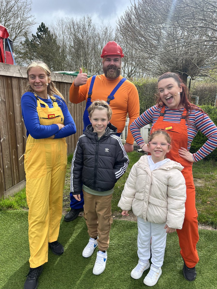 Easter fun at <a href="/LEGOLANDWindsor/">LEGOLAND Windsor</a> The Brick Factory Show is so good, fun day ahead. #LegolandWindsor (PR Visit)