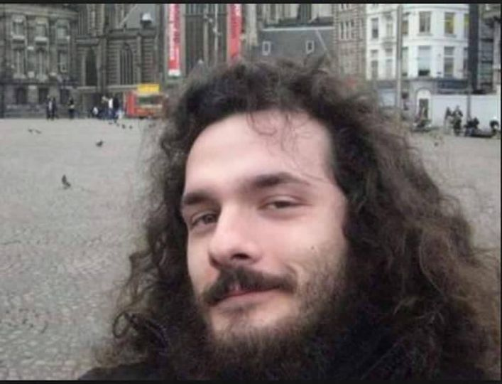 GiorgiaSalvagn1's tweet photo. 5 anni fa morivi per lasciare il posto ad una bambina sulla scialuppa di salvataggio della Costa Concordia e nessuno ti ha ancora fatto diventare un eroe.
Mi dispiace che a ricordare il tuo grande gesto non ci sia quasi nessuno , ma sono le persone come te che fanno grande e bello questo mondo.
Grazie Giuseppe Girolamo per il tuo gesto.
🙏🙏🙏🙏🙏🙏🙏🙏