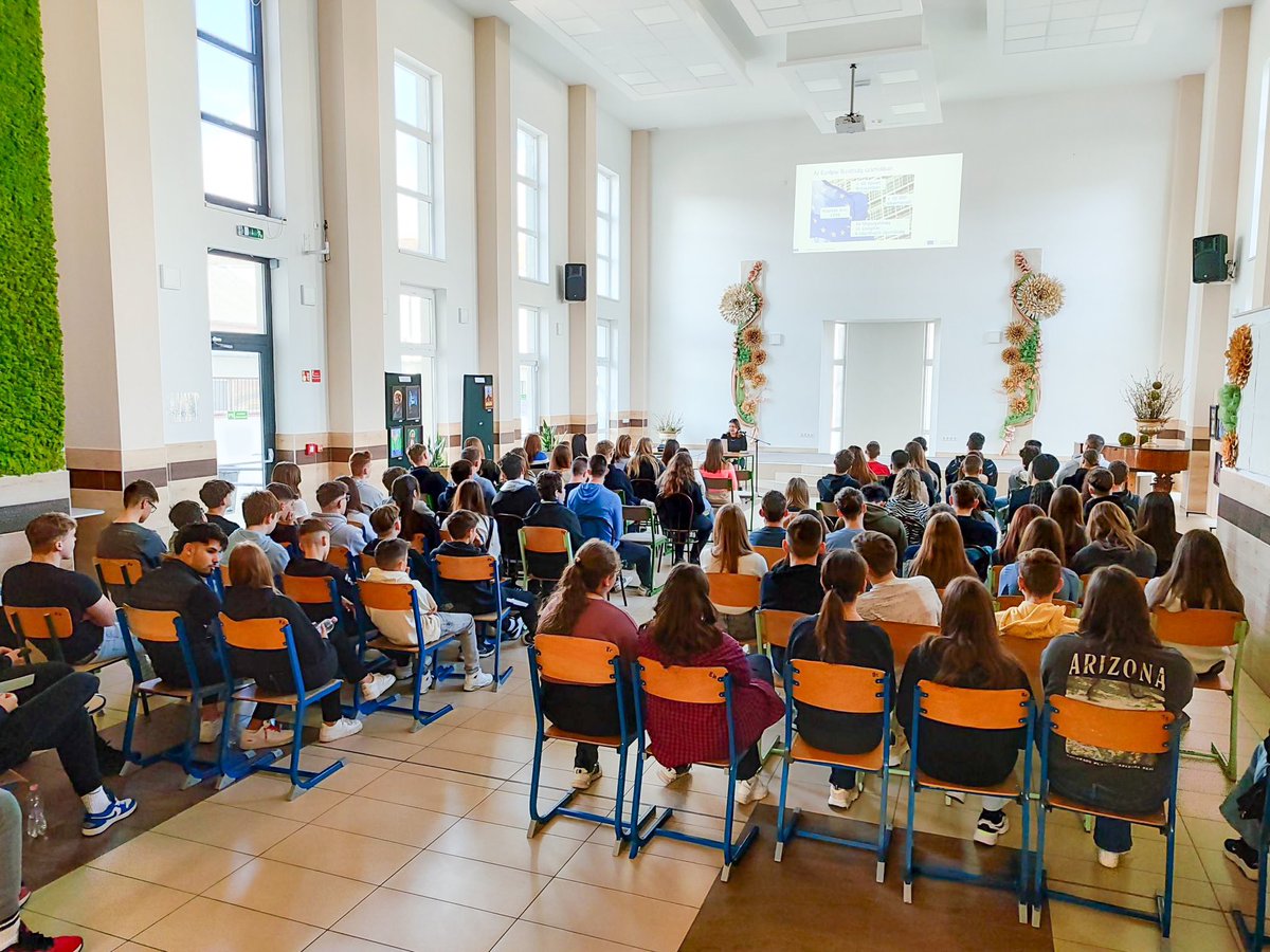 diana_m_pinter's tweet image. Last week, I had the pleasure of going back to my secondary grammar school and university as part of the “Back to School” programme by the @EU_Commission 

It was an honor to be able to share my experiences with them and hopefully inspire them to pursue their dreams.

#EU2024HU