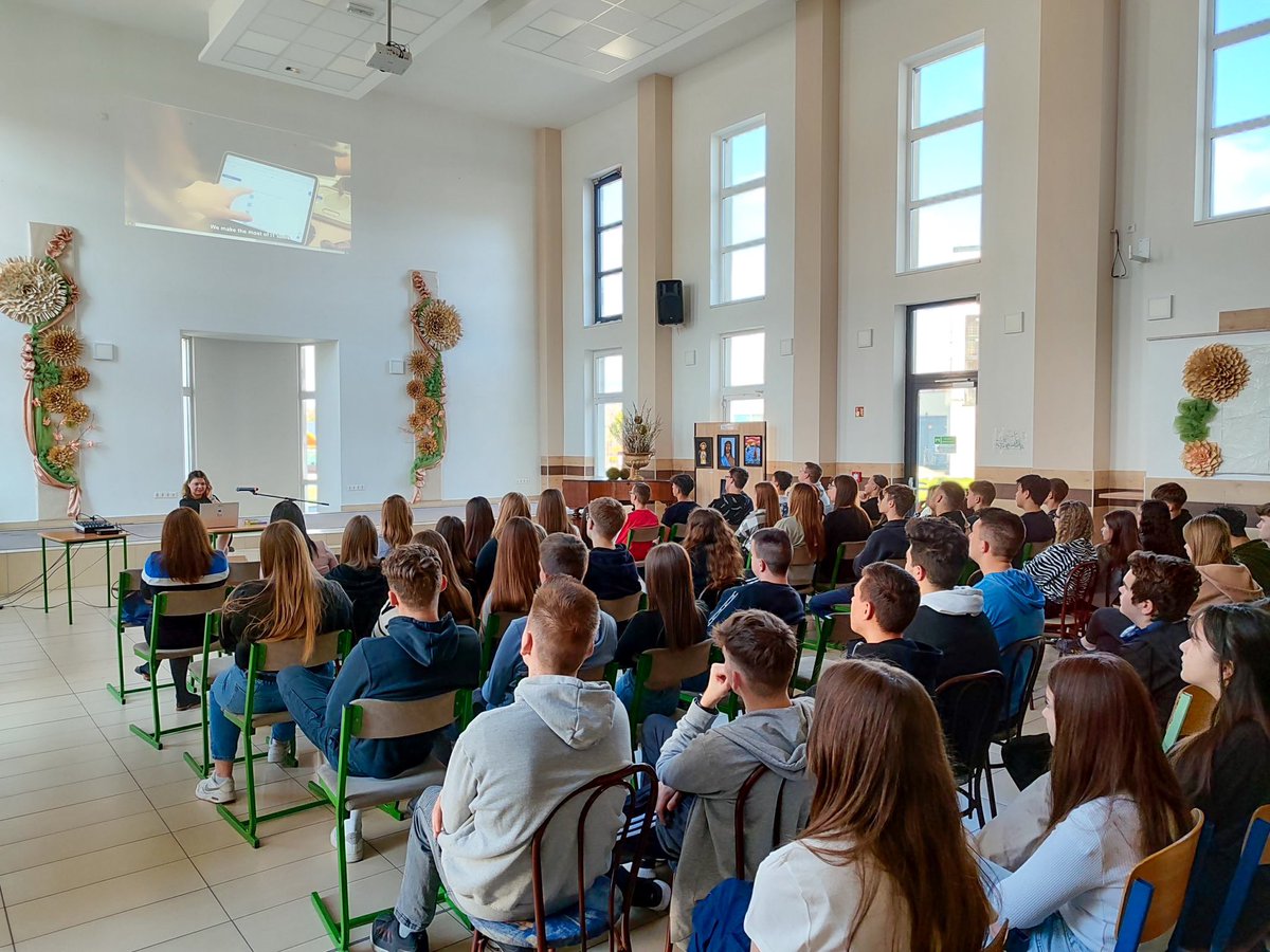 diana_m_pinter's tweet image. Last week, I had the pleasure of going back to my secondary grammar school and university as part of the “Back to School” programme by the @EU_Commission 

It was an honor to be able to share my experiences with them and hopefully inspire them to pursue their dreams.

#EU2024HU