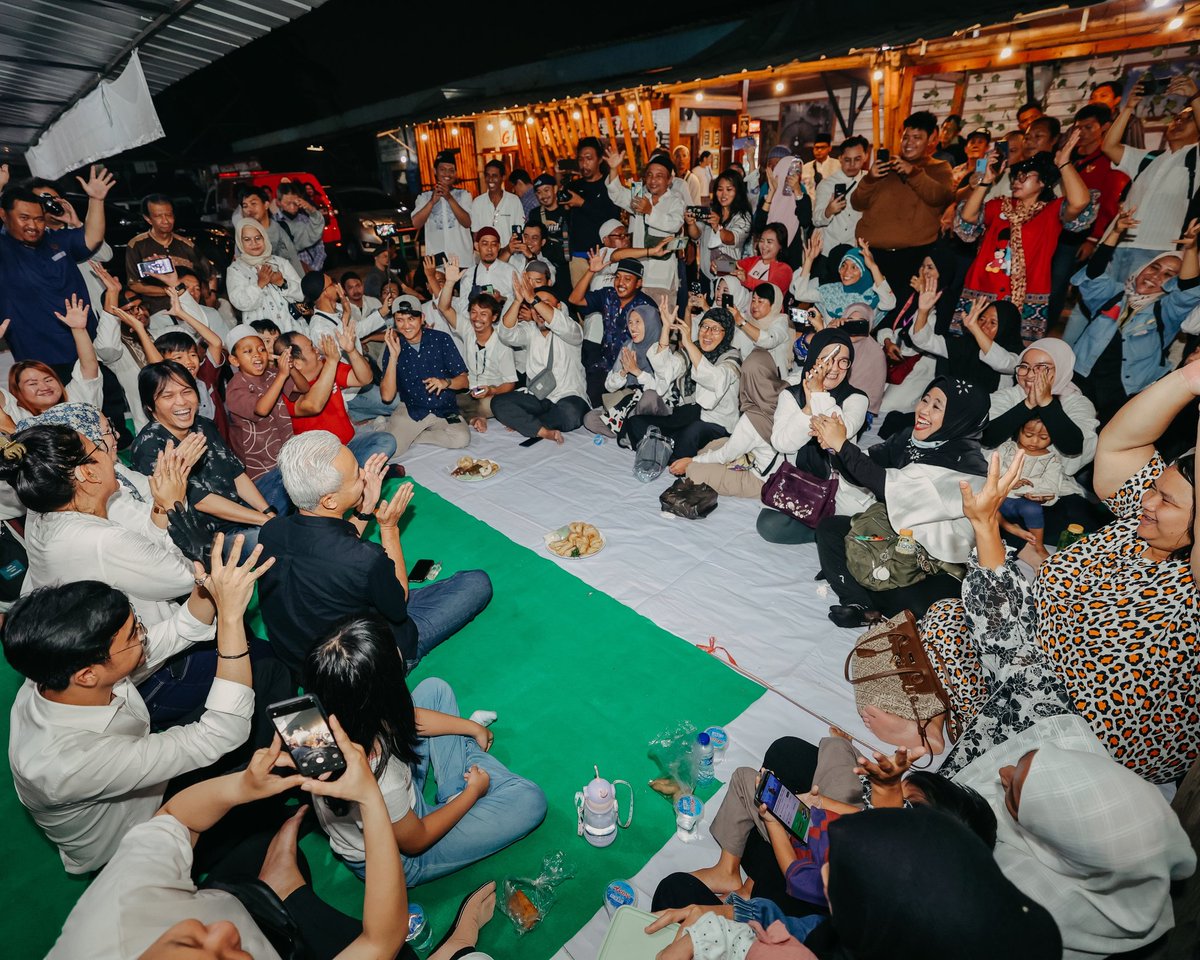 Makasih ya temen2 relawan. Semoga buka bersama bareng saudara-saudara difabel kita ini membawa berkah.