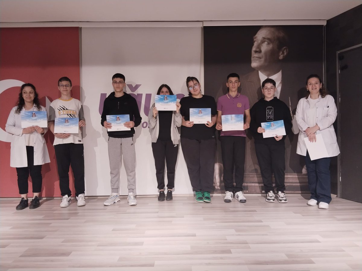 sakaryaugurokul's tweet photo. 18 Mart Çanakkale Zaferi'nin yıldönümü kapsamında Uğur Okulları genelinde düzenlenen "Mektuba Mektup"projesine katılıp dereceye giren öğrencilerimize belgeleri takdim edildi. https://t.co/NBJKApbnmu