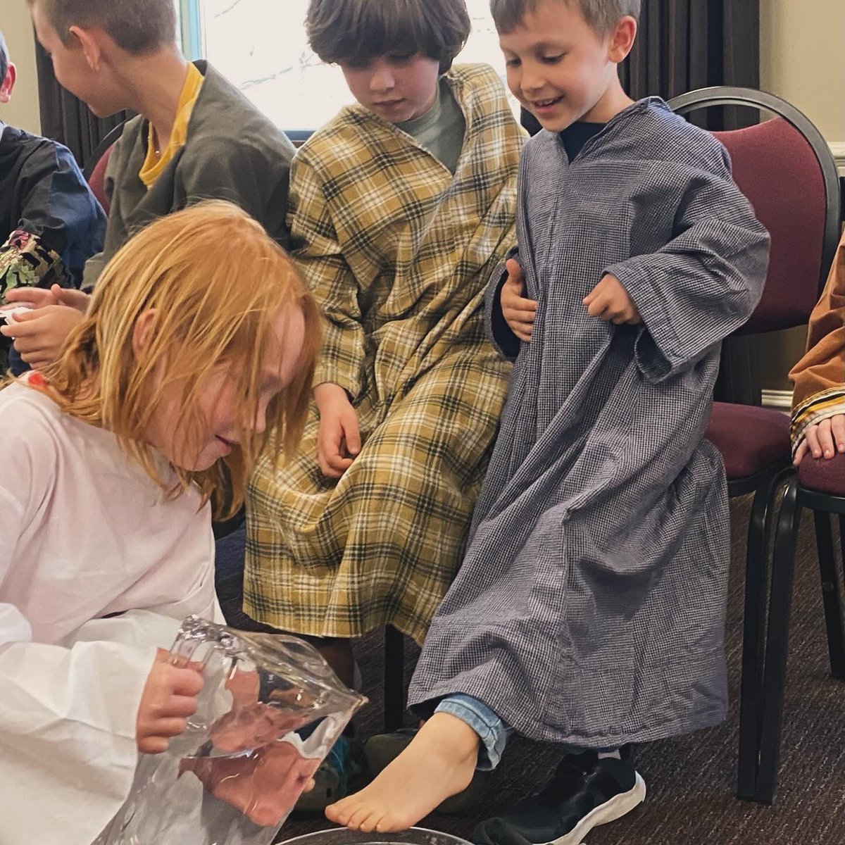 TCCMarietta's tweet photo. On this Holy Thursday, let us remember the powerful act of washing feet to show humility and service to others. A reminder to always be willing to serve others with love and compassion. #HolyThursday #FootWashing #Humility. 🙏👣 https://t.co/3sGiz8MQT6