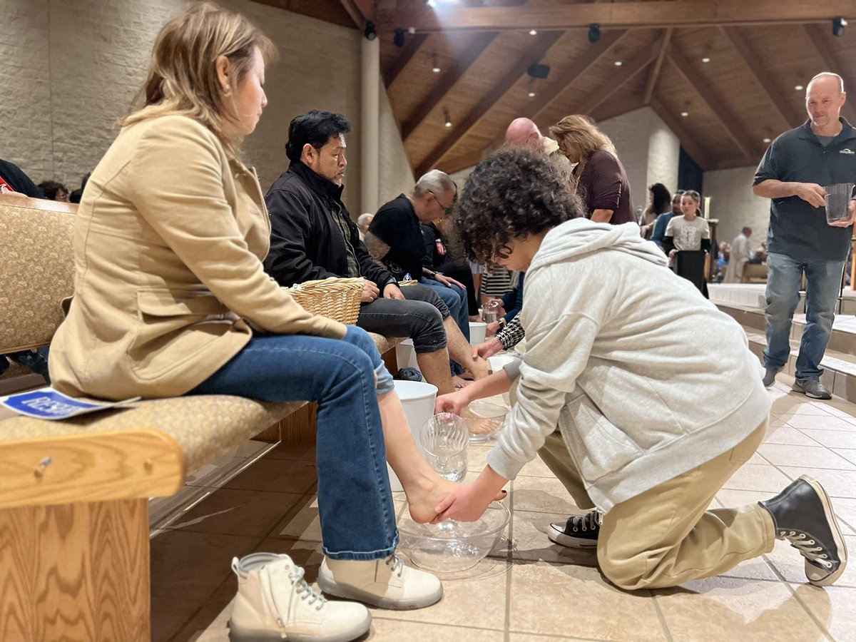 TCCMarietta's tweet photo. On this Holy Thursday, let us remember the powerful act of washing feet to show humility and service to others. A reminder to always be willing to serve others with love and compassion. #HolyThursday #FootWashing #Humility. 🙏👣 https://t.co/3sGiz8MQT6