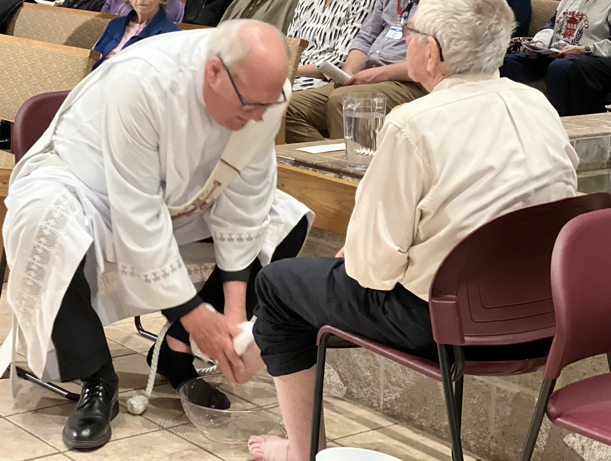TCCMarietta's tweet photo. On this Holy Thursday, let us remember the powerful act of washing feet to show humility and service to others. A reminder to always be willing to serve others with love and compassion. #HolyThursday #FootWashing #Humility. 🙏👣 https://t.co/3sGiz8MQT6