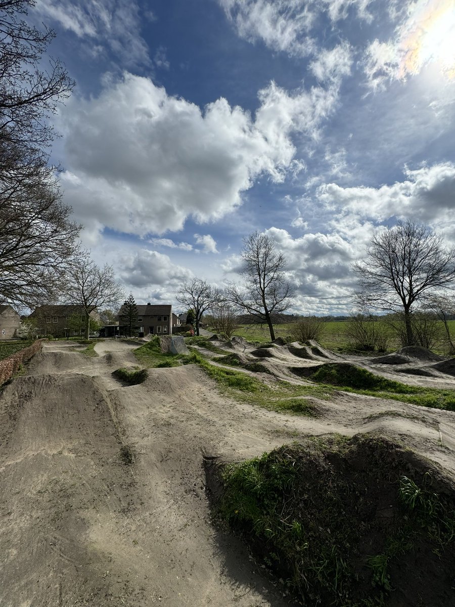 FATJAM's tweet image. Perfect conditions. Tomorrow: 19 degrees and dry all day. Come ride. 

Mini FATJAM 2024. Let’s go!

#aleblie 
#bmx
#minifatjam