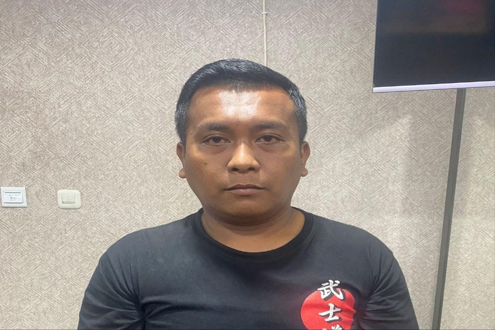 zoelfick's tweet photo. Michael Gomgom, Driver GrabCar yang berusaha memalak penumpang perempuan di tol hingga 100 juta, akhirnya tertangkap. 

Walaupun pelaku sudah berusaha menghilangkan jejak, polisi tetap berhasil mengendus dan menciduknya. 🔥 https://t.co/zzVZnaWvk9