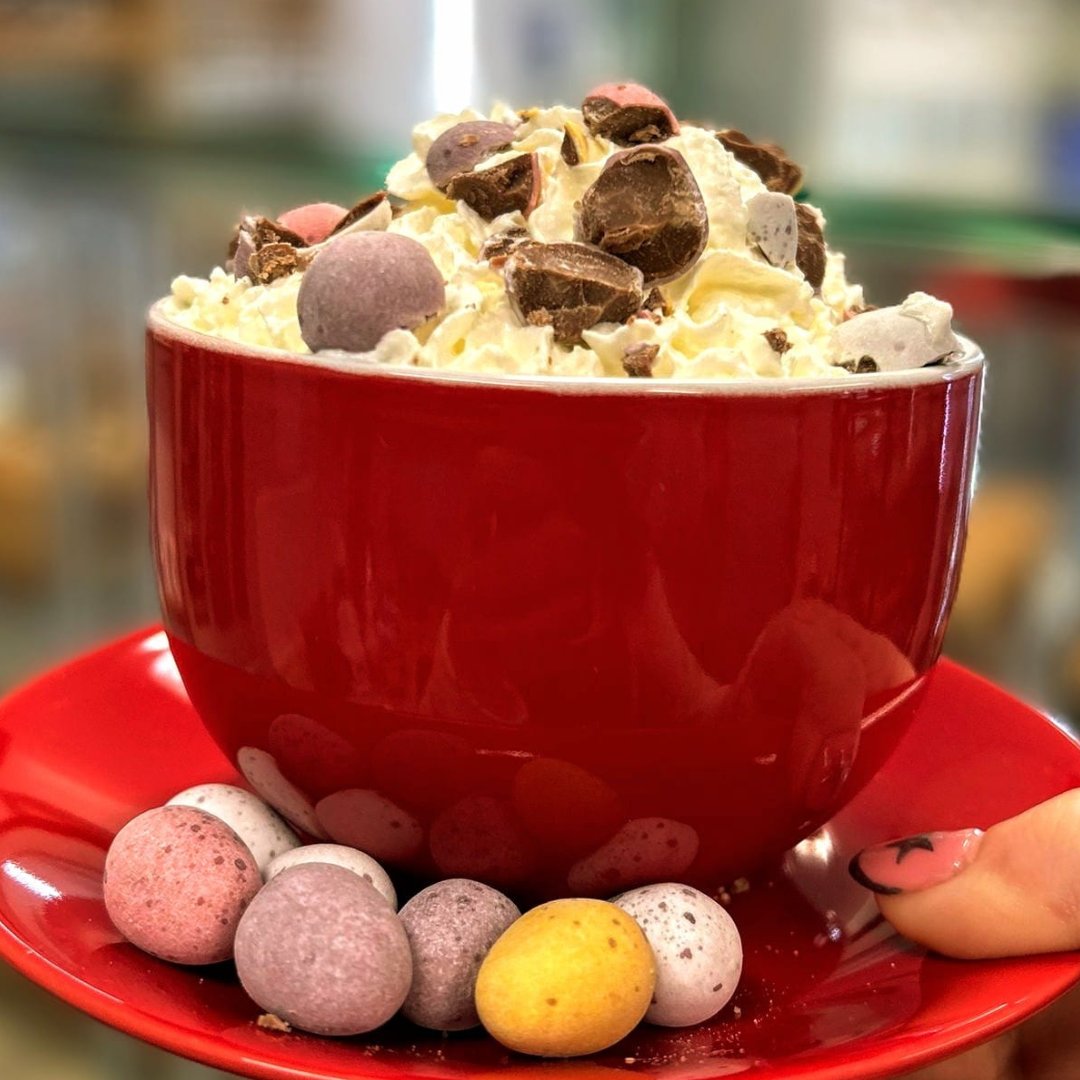 The Easter treats keep coming! Hot chocolate topped with whipped cream and Mini Eggs 🍫 it goes perfectly with our Oreo Egg brownies 🤤 #easter #longweekend #hotchocolate #cupcakes #chocolatenests #brownies #chocolate #supportlocal