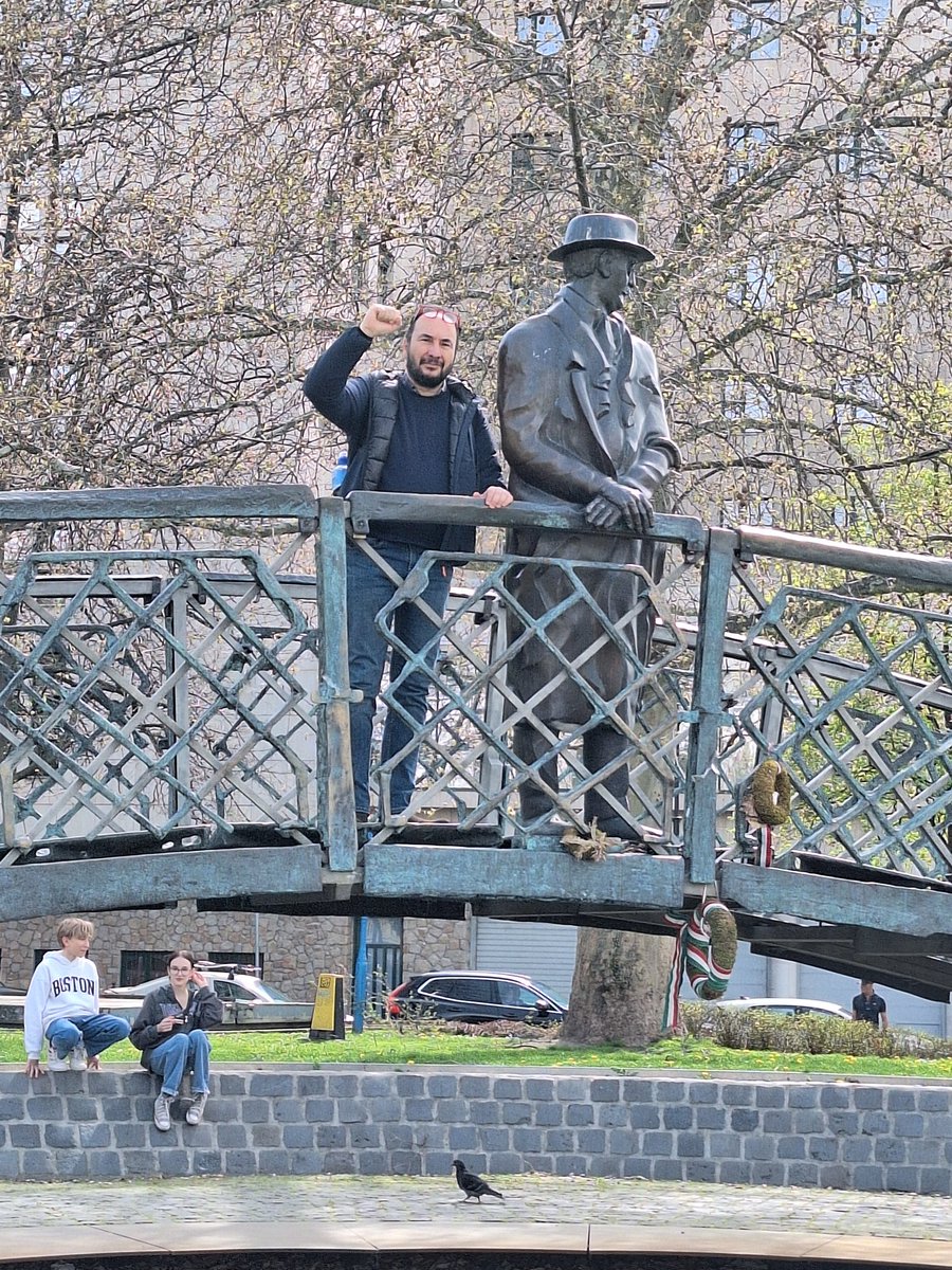 maurizioacerbo's tweet photo. A #Budapest doveroso omaggio al compagno Imre Nagy, comunista democratico.
Il regime di Orban ha spostato la statua dalla piazza dei martiri nei pressi del parlamento in luogo meno centrale. 
Su #1956 👇 https://t.co/oMKTUROThW

#ImreNagy #IlariaSalisLibera https://t.co/Jw42DoDOjL