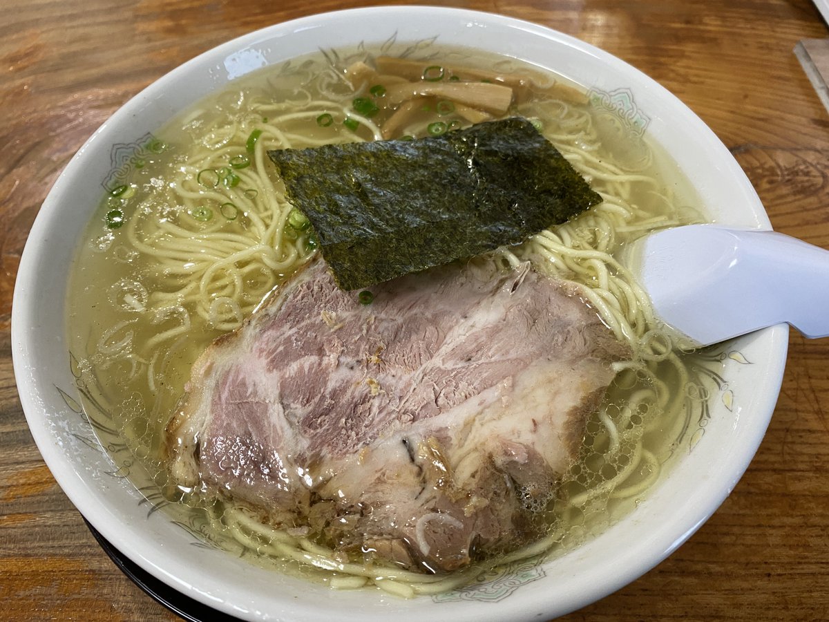 イチオシラーメンといえば、福島県福島市の外れにある「伊達屋」さんの塩ラーメンですね。
沖縄天日塩を使った、優しい透明なスープに、口に入れた瞬間とろけるチャーシュー 老夫婦がおもてなししてくれ、定期的に食べに行きたくなるラーメンです。 #ゆずラー会 #マウントゆず