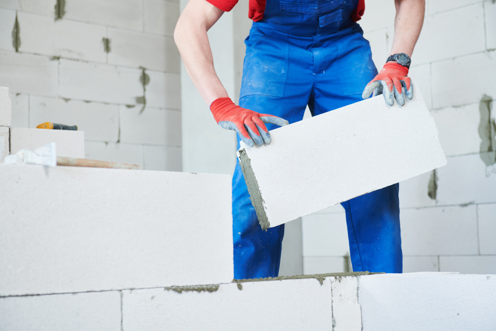 🌱 Autoclaved aerated concrete (AAC) and hempcrete are taking off in construction! But how do they create more eco-friendly buildings? Dive into this with @constructionukm: constructionmaguk.co.uk/changing-style… #ConstructionTrends #SustainableConstruction #Sustainability