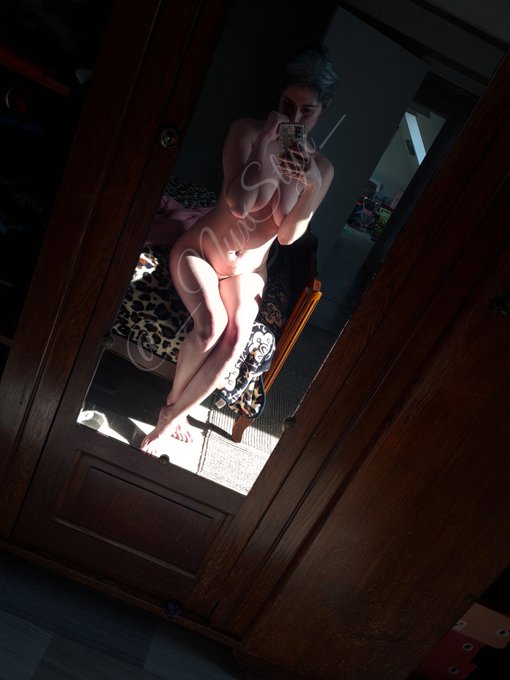 Bon vendredi 💋 https://t.co/m3XeC2uHtY<a href="/tag/tittytuesday"class="tags"><span>#tittytuesday</span></a>