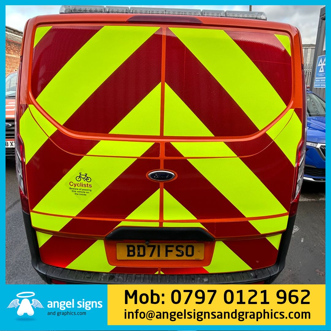 New chevrons and livery fitted for this RAC van - what do you think? 

Book your vehicle in for a revamp before spring by calling 0121 277 4947!

#gooddesign #design #graphic #logo #goodtype #vanwrap #vangraphics #carwrap #vehiclewrap #rolandprinter #vehiclelivery