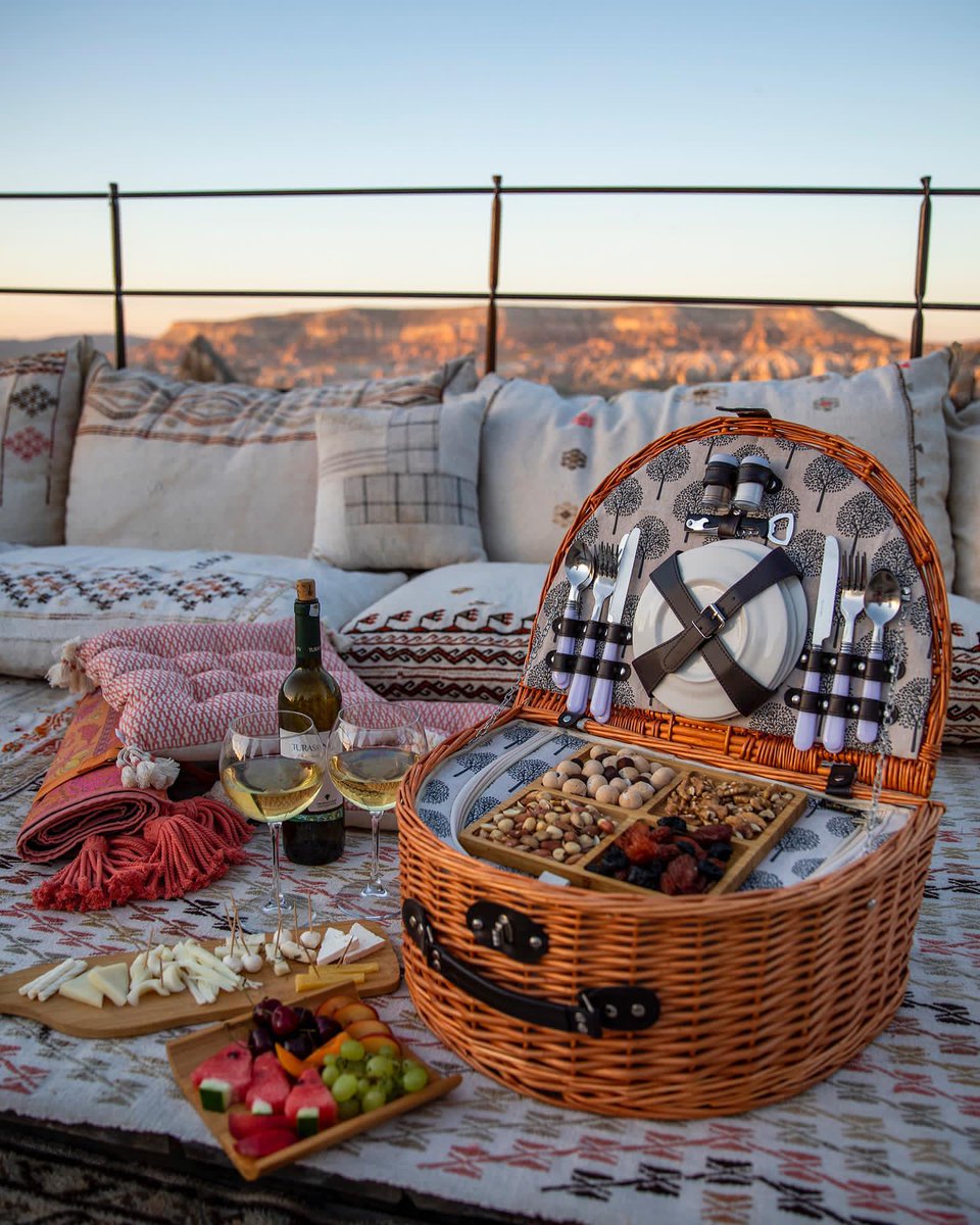 We offer special sunset picnic on terrace with bottle of local wine …

#cappadocia #turkey #terrace #rooftop #exploremore #picnic #goreme #fairychimneys #cavehotel
