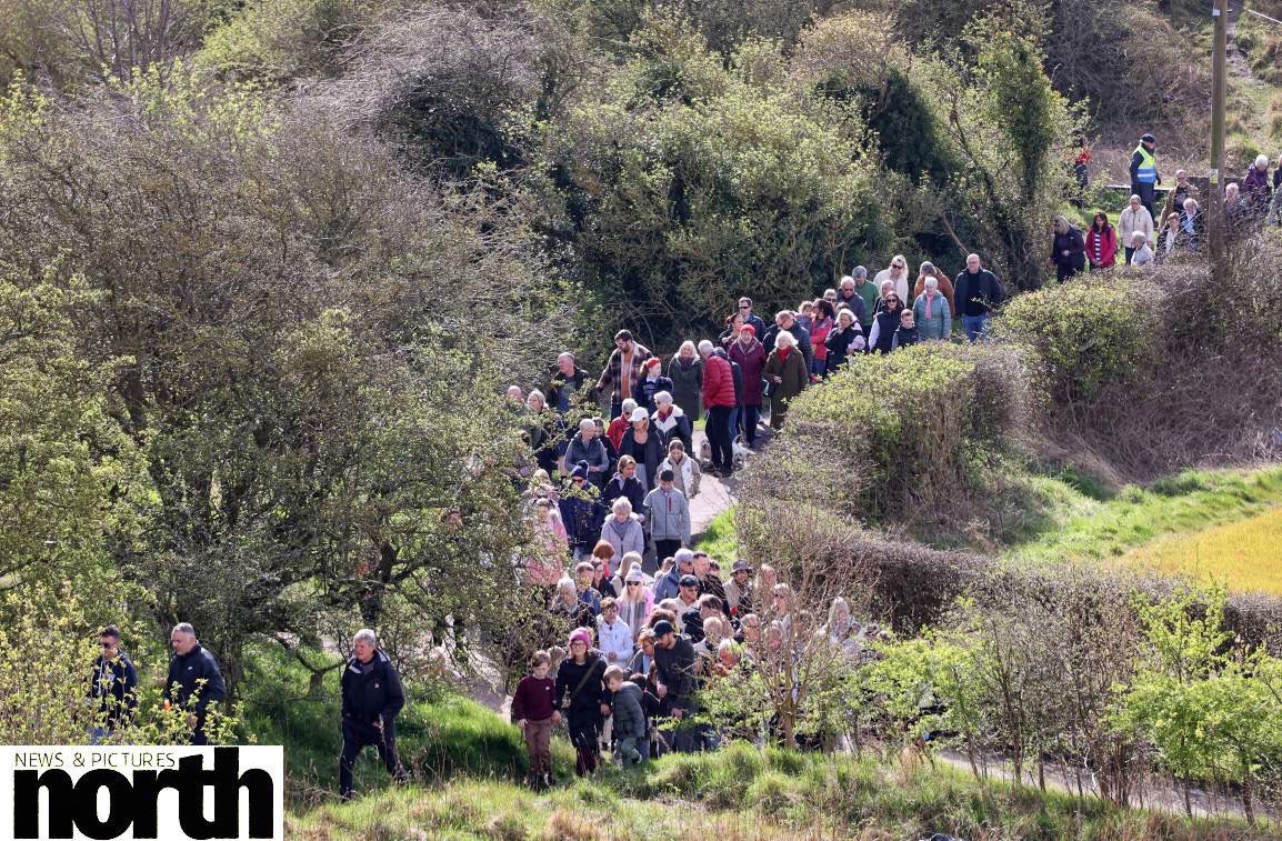 Good Friday “Walk of Witness” at Tunstall Hill in Sunderland as Christians come to re-enact the journey made by Jesus when he carried the cross on which he was to be crucified to the top of the Hill of Golgotha near Jerusalem. #GoodFriday #WalkofWitness pics by @RaoulDixonNNP