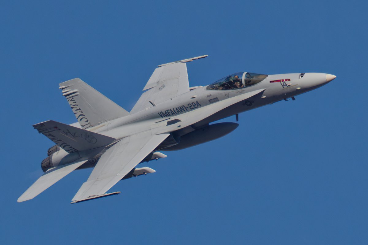 MarineAllWeatherFighterAttackSquadron 224 'Fighting Bengals'F/A-18C Hornet WK13 164895 800+2.0+R7 O/H
残念ながらこれ逝けちゃうかもしれませんｗちょっとあまいのを修正してます。進歩が止まらないのはマニア泣かせですかねｗこれにてRF2.0ｘは終わりにして1.4ｘに買い替えかなｗｗ察して。