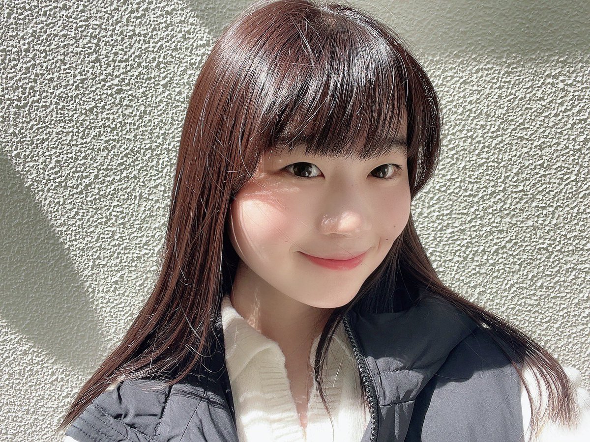 今日！なんと！ 人生初髪を染めましたー！✨️ なんか新鮮😆どうですかー？？🤔💭 (日光に当てないと分からないかも😂)