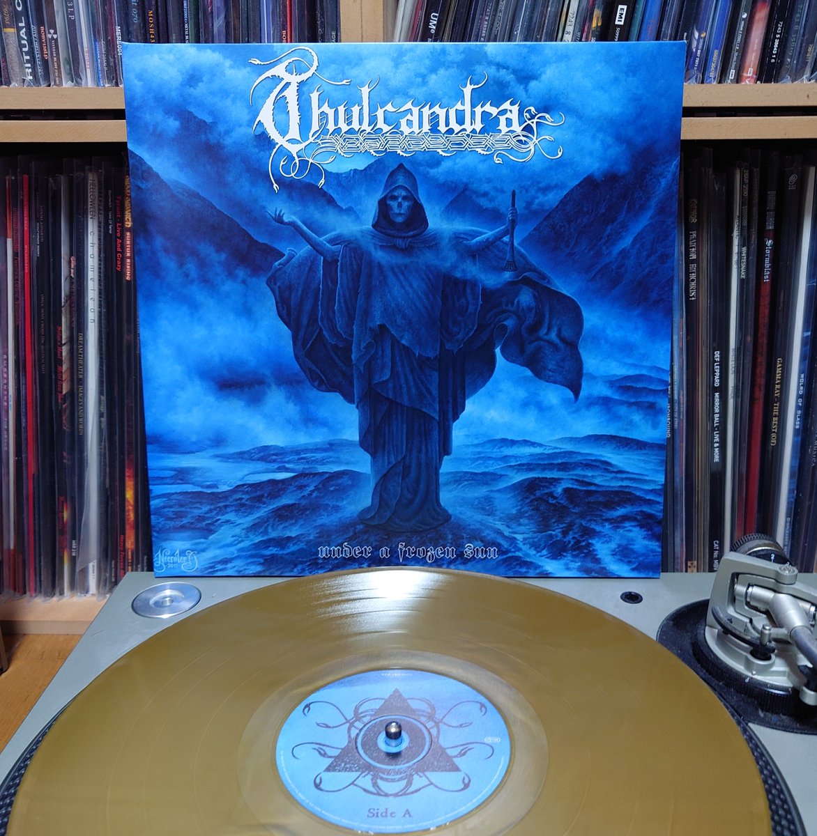 Thulcandra / Under a Frozen Sun ジャケットも同じNecrolordさんにというところにも思い入れの強さを感じる、自分たちなりの本家型メロディックブラックを爆発させている1枚。