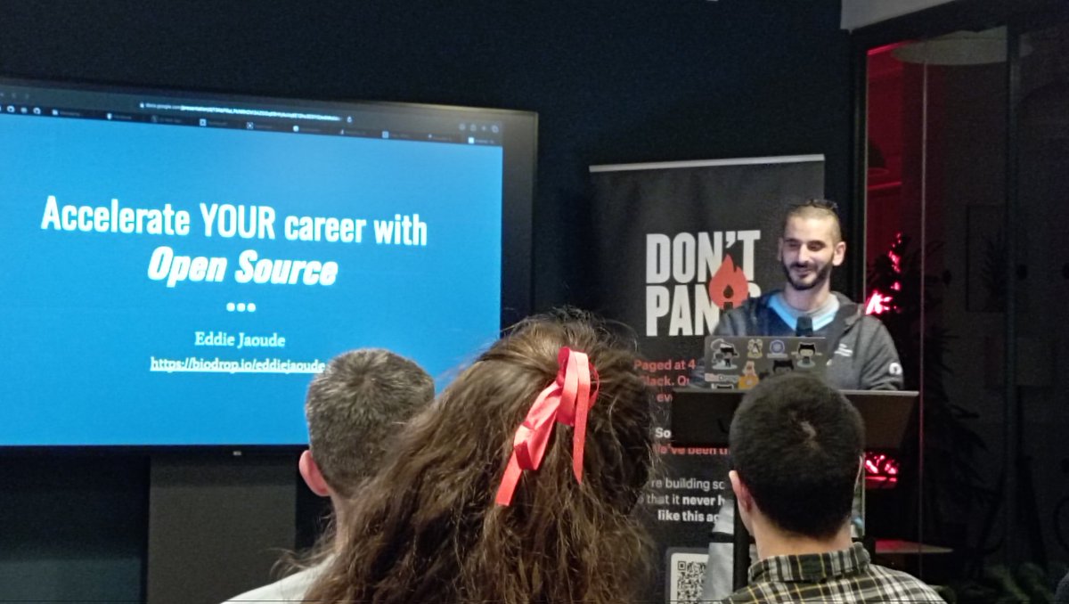 Open source is collaboration Another amazing talk by @eddiejaoude at @londonjs #opensource #opensourceguru #github #sharingiscaring #londonjs #techmeetup