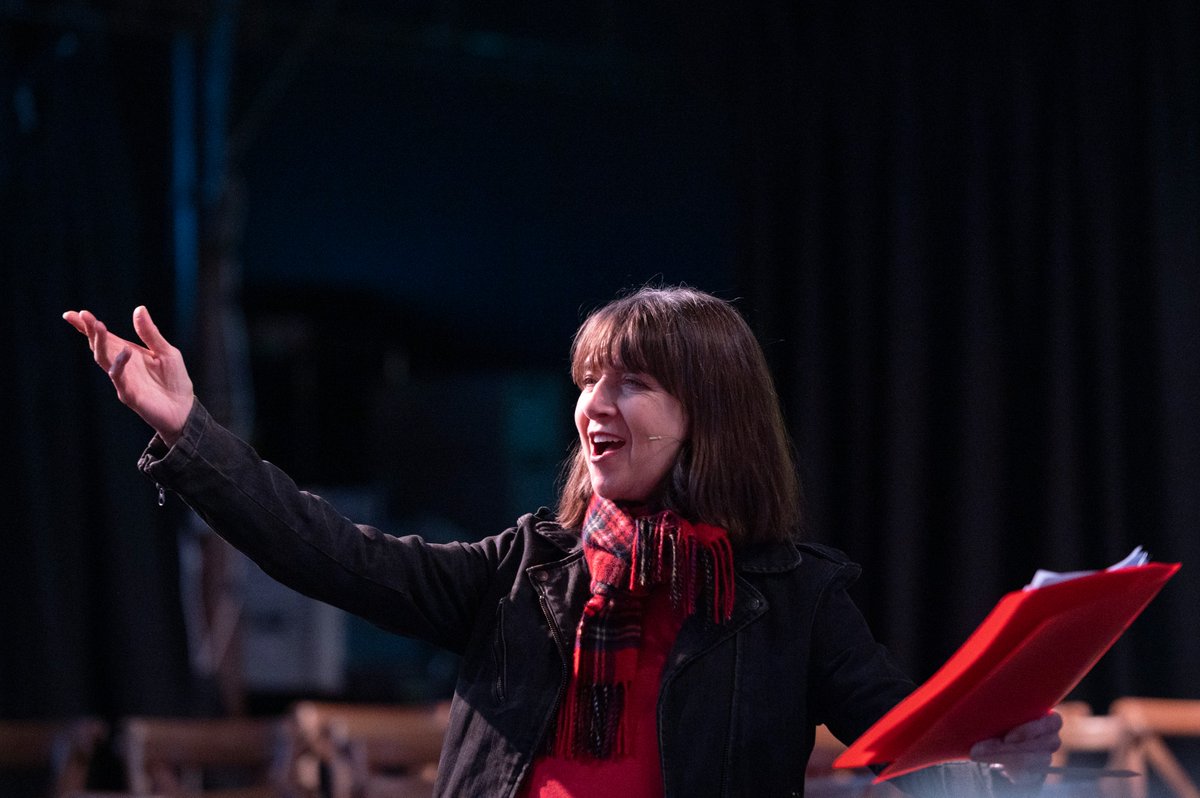 Thank you to those who joined us earlier this week at @Cottiers_Venue for our Community Choir's first staged performance: The Jolly Beggars 🎶 Next up for a lot of them is this summer's performance of Oedipus Rex, co-presented by @edintfest! 🏛️👑 📷: Credit Kirsty Anderson