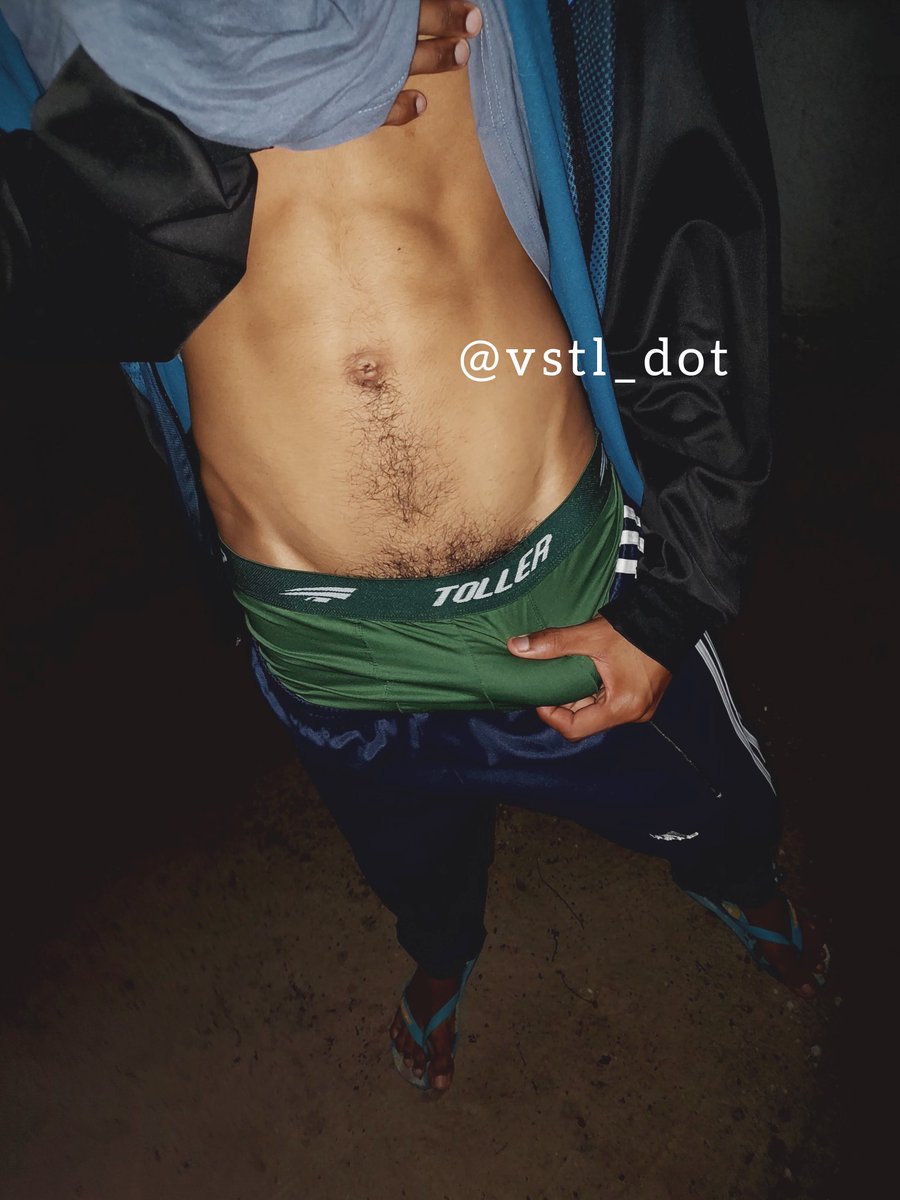 vstl_dot's tweet image. Sem palavras pra descrever o tanto que esse mlk é gostoso: Altão, magro, Pentelhudo, todo posturado! A gente se esbarrou no &quot;corre&quot;. Ele de chinelo, um pezão lindo. Chá bateu, tesão subiu, finalizamos na rua mesmo. Uma brotheragem mil grau!😈 #LekPentelhudo #PédeMacho #Goinage