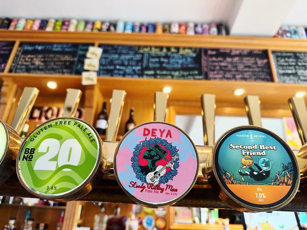 Reasons why Today is Good: @sureshotbrew First Ever Cask Beer. Small Man’s Wetsuit 3.9% Refreshingly smooth, tropical Pale Freshies on keg from @BrewByNumbers @deyabrewery and a corker from @PhantomBrewCo Second Best Friend 7% Super Good Dank IPA #beer #norwichpub #nr3