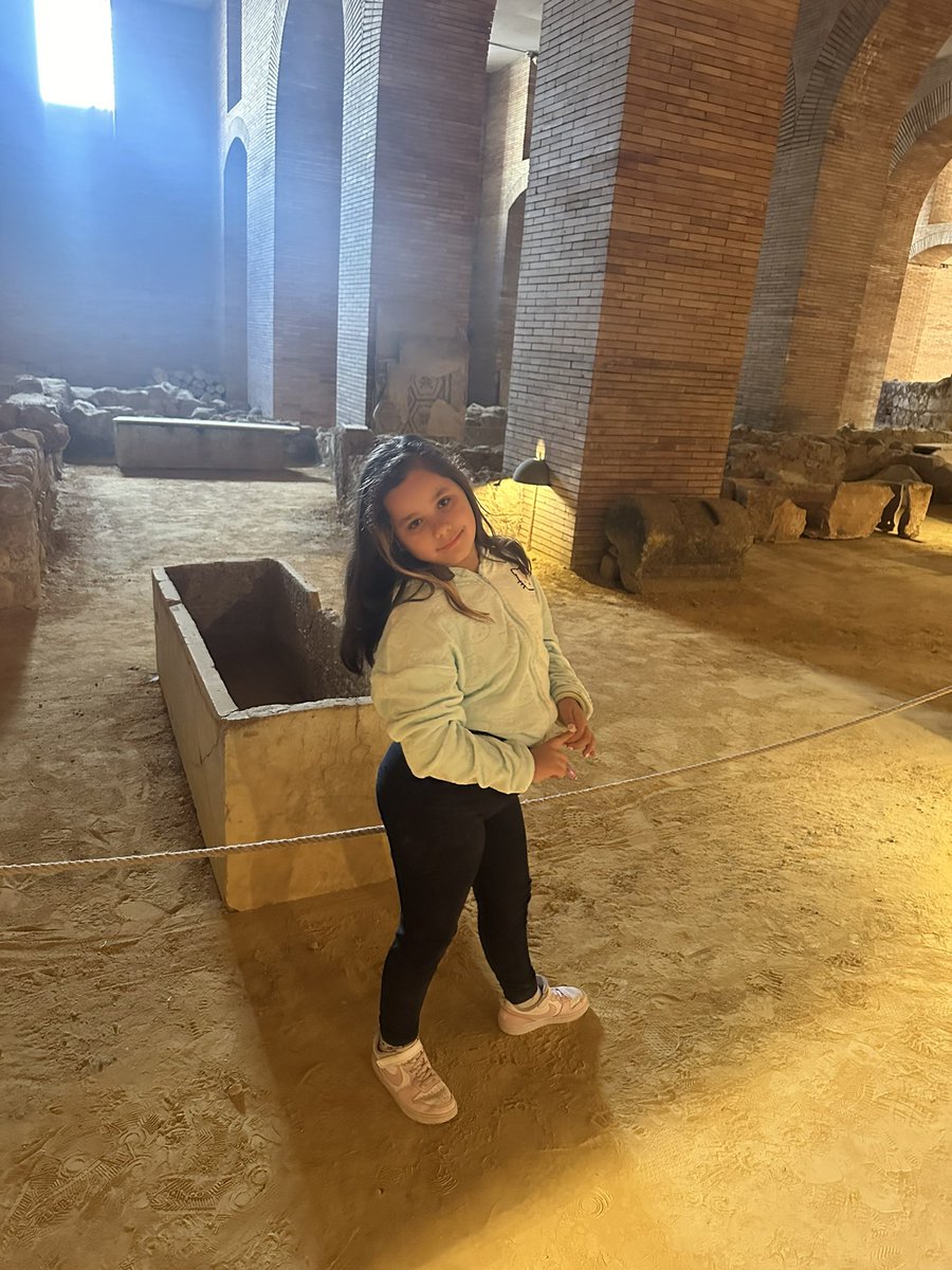 serperasesoria's tweet image. Ella es cuqui hasta en una cripta romana…
#maria #cripta #merida
