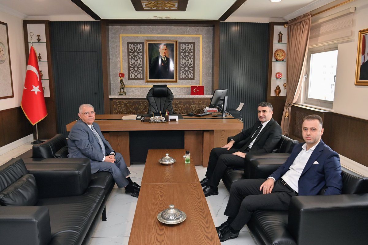 Onikişubat Kaymakamımız Salih Çiğdem ve Dulkadiroğlu Kaymakamımız Fatih Çelikkaya'ya birer veda ziyareti gerçekleştirdik. 

Kıymetli Kaymakamlarımıza görev süremizde destekleri ve şehrimize hizmetlerinden ötürü teşekkür ediyor, çalışmalarında muvaffakiyetler diliyorum.