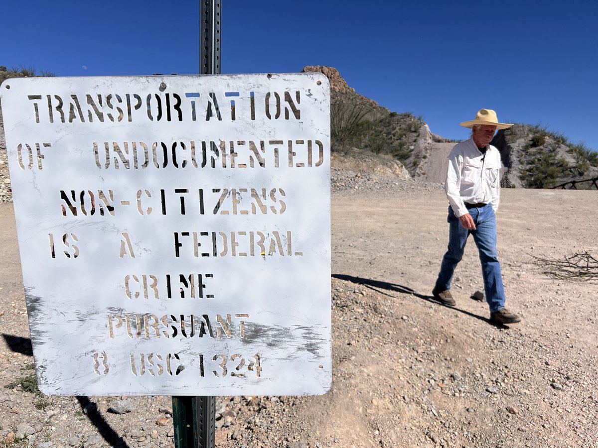 The busiest migrant crossing on the US-Mexico border is in AZ, not TX. In AZ we met people impacted by the steady flow of migrants crossing into remote desert areas who have struggled to live up to their ideals of service, compassion & duty. w/@sarawnews cnn.com/2024/03/29/us/…