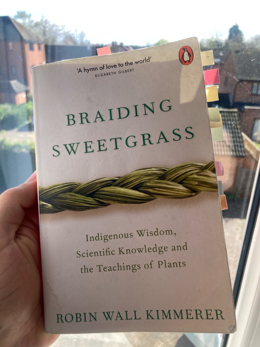 I just finished this book by Robin Wall Kimmerer and I thoroughly enjoyed it! 🌿 Interesting insights aimings to bridge indigenous wisdom and science. Some interesting points and questions 🧵👇