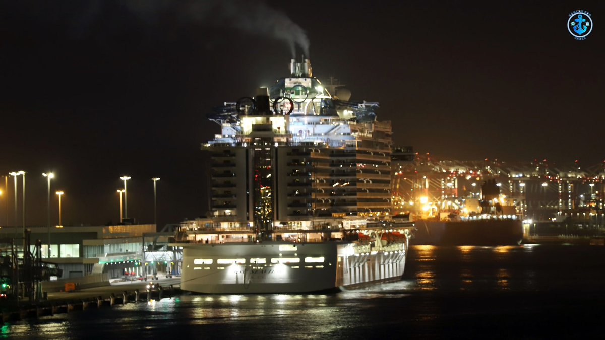 Crucero MSC SEAVIEW atracando en el puerto de Barcelona @MSCCrucerosESP Tipo de buque: crucero IMO: 9745378 MMSI: 248717000 Eslora: 323m Manga: 44m Calado: 8,2m Peso muerto: 11385t Arqueo bruto: 152050t Año construcción: 2017 Bandera: Malta🇲🇹