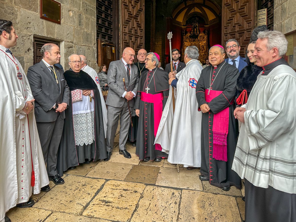 El Vicario General de @archiValladolid, Jesús Fernández Lubiano, ha sido el encargado de dar el Sermón de las Siete Palabras en la catedral de Valladolid. @SietePalabrasVA #ViernesSanto #semanasantavalladolid #semansantavalladolid2024