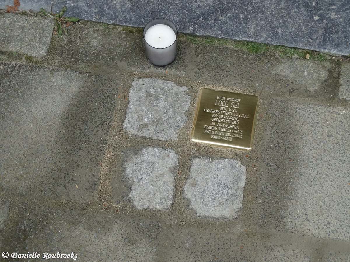 Today a stumbling stone was placed for Lode Sel Mortselsesteenweg 11 Deurne. Lode lived here when he was arrested on his 17th birthday, taken as a Night and Nebel prisoner. He died 80 years ago today while being transported to Natzweiler concentration camp. #heldenvanhetverzet