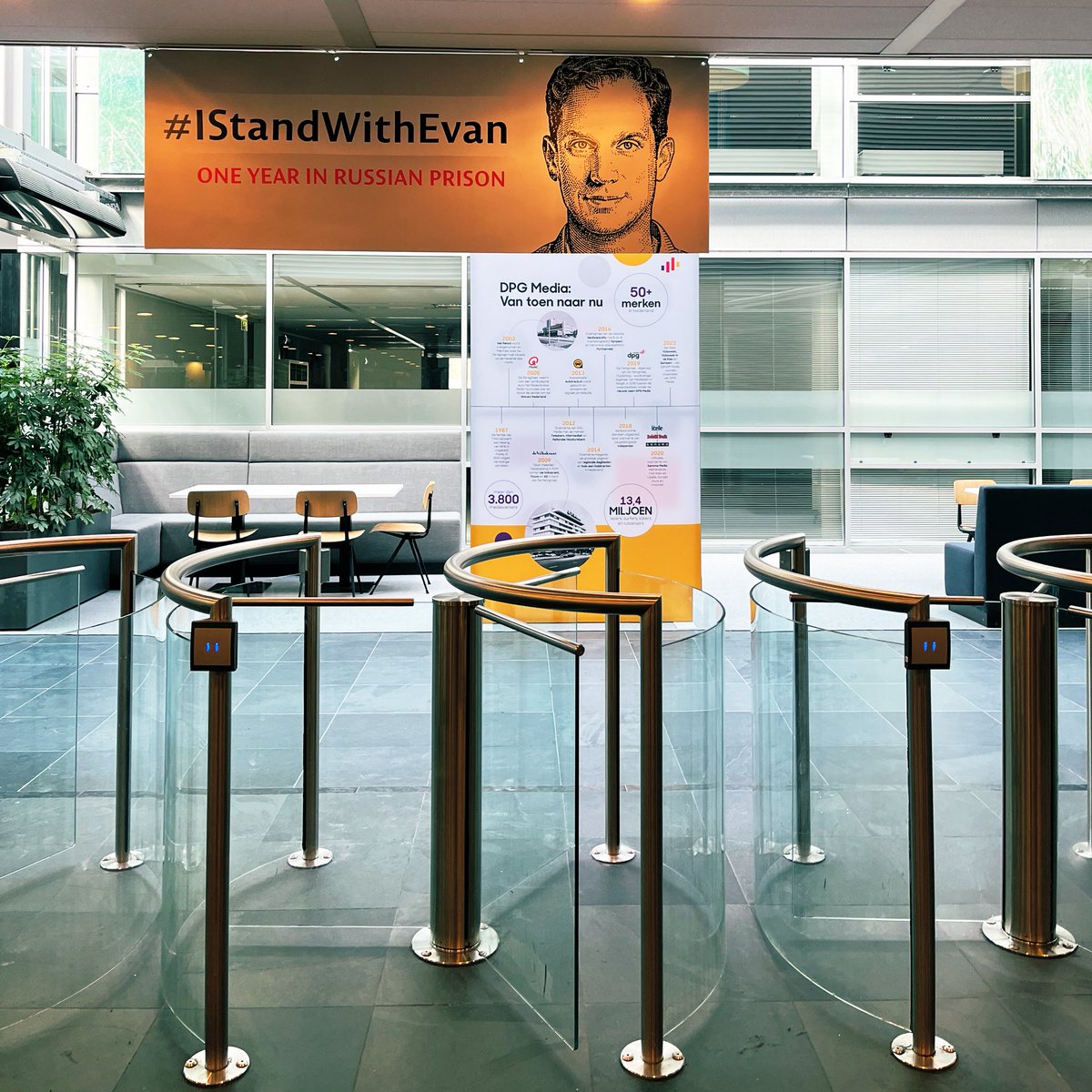 Entrance of <a href="/DPGMediaNL/">DPG Media Nederland</a> today