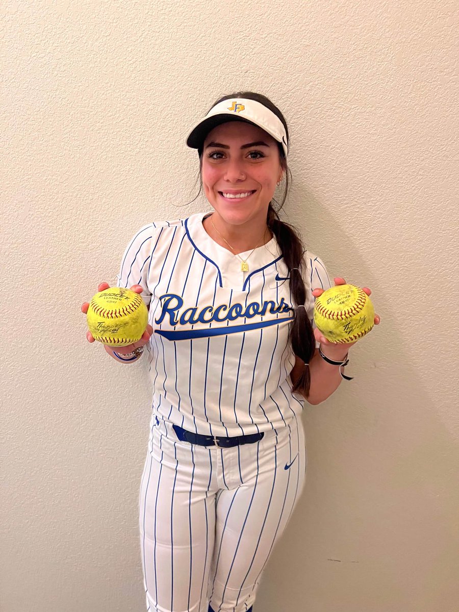 Awesome team win last night to kick off round 2 of district!💪🏻💙💛

Shout out to <a href="/ThompsonDrea99/">Aundrea Thompson 2024</a> with not 1, but 2 💣💣.