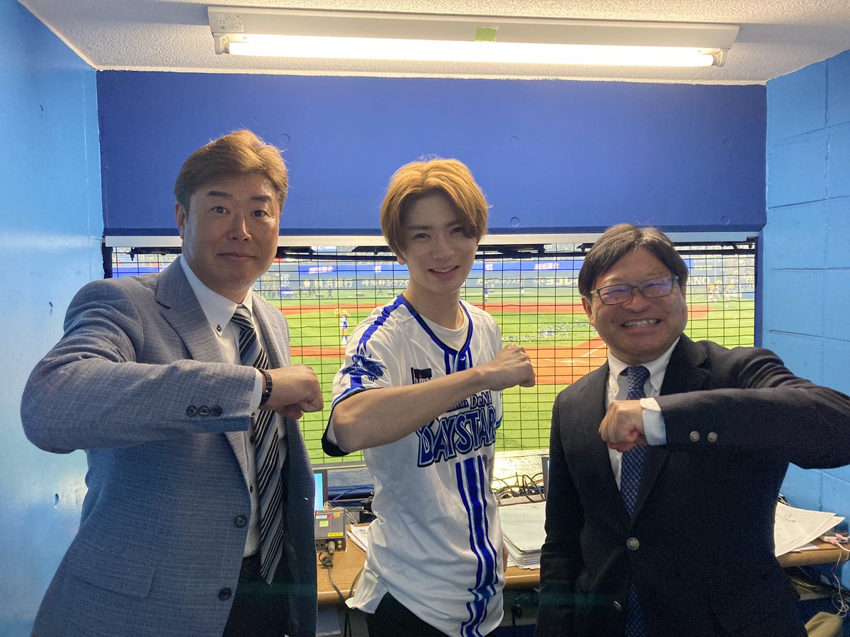 tvk_DB's tweet photo. 【 #熱烈LIVE 開幕戦生中継を終えて🔥】

ベイス���ーズ勝利！ #横浜優勝 
この勢いで悲願の頂点へつき進め！！

そしてゲストの #HiHiJets #髙橋優斗 さん本当にありがとうございました🙇‍♀️
野球愛ベイスターズ愛 素晴らしかったです！また #tvk の放送席に遊びにきてくださいね！

#baystars
#tvk_DB https://t.co/2c6F2gxbXq