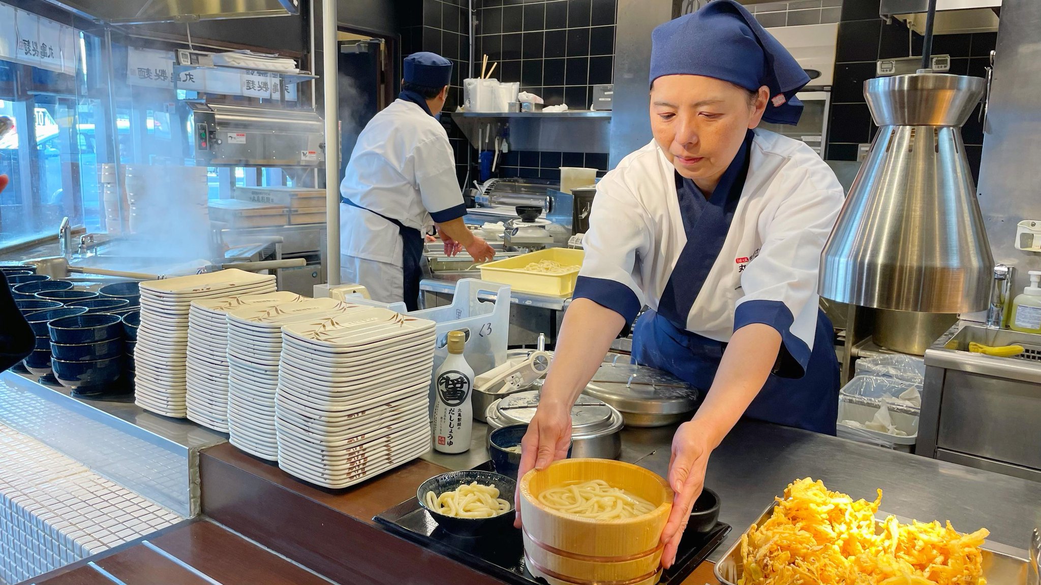 麺職人 日清 麺職人醤油 87g×12個入り(1ケース) : セイムスオンライン