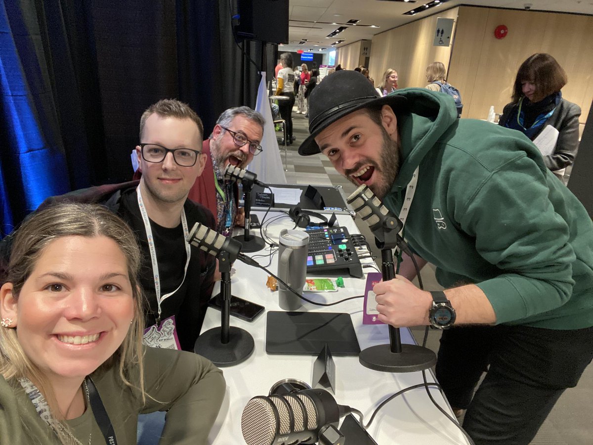 merciermathieu5's tweet photo. L'espace Balado, initiative du @CancrePedagogue, a fait du feu cette semaine au Hall de l'innovation de l'@AQUOPS !

Encore des photos :)
@LeGamerMentor
@StephaneCote30 
@MyraAuvergnat https://t.co/X8vnX7MsUe