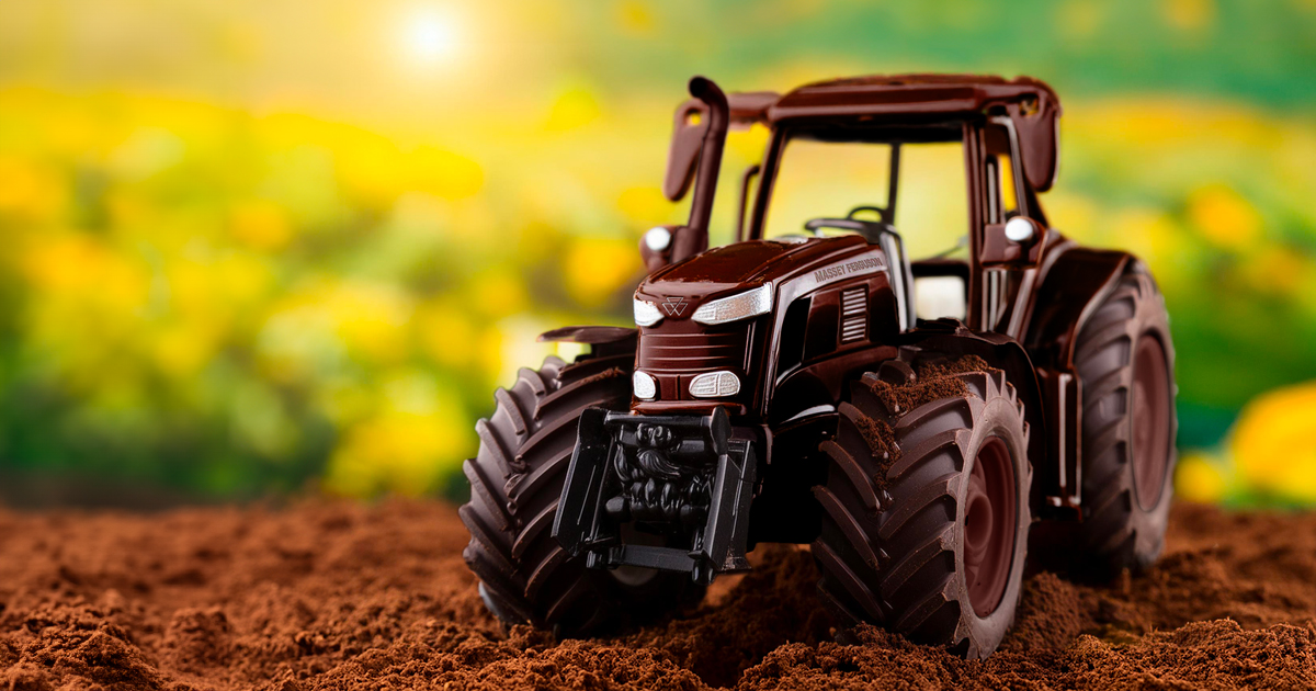 🍫 #MasseyFerguson chocolate tractor anyone? We don’t know about you, but this might be our favorite sweet. 😋 Happy Easter to you all. May you spend this day hunting eggs and creating memories with your loved ones. 🐰 🐣