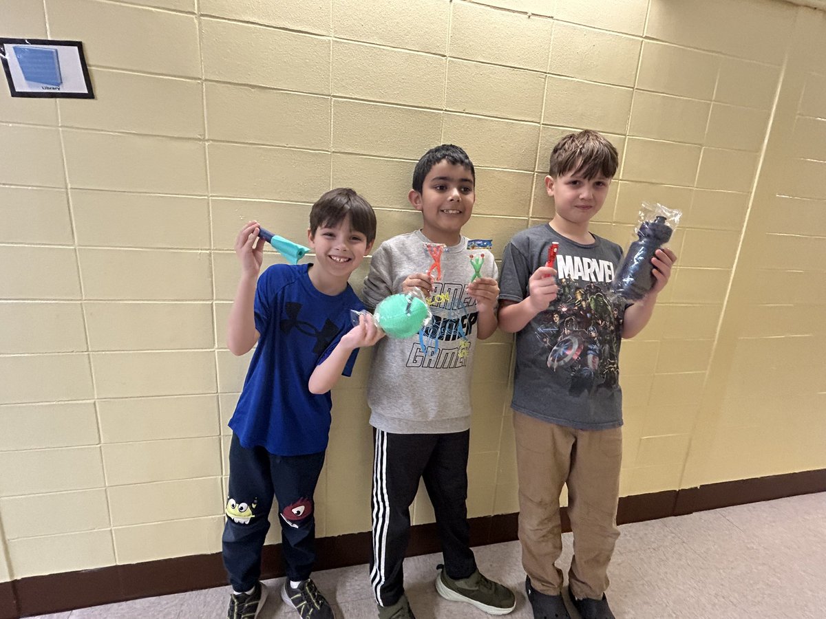 Today, all 3 of the cafeteria purple heart winners came from our class!  Amazing job being respectful, responsible, and safe in the cafeteria!! Way to go!! @SixTenPrincipal #LittleSchoolBigHeart