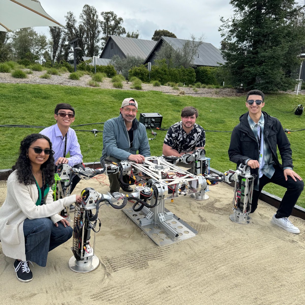 The MIT WORMS team demonstrated their full-scale hexapod prototype at the 2024 Amazon MARS conference. The demonstration showcased the field-reconfigurability of their full-scale hexapod prototype.

Watch the video: ow.ly/I3EN50R2rk1