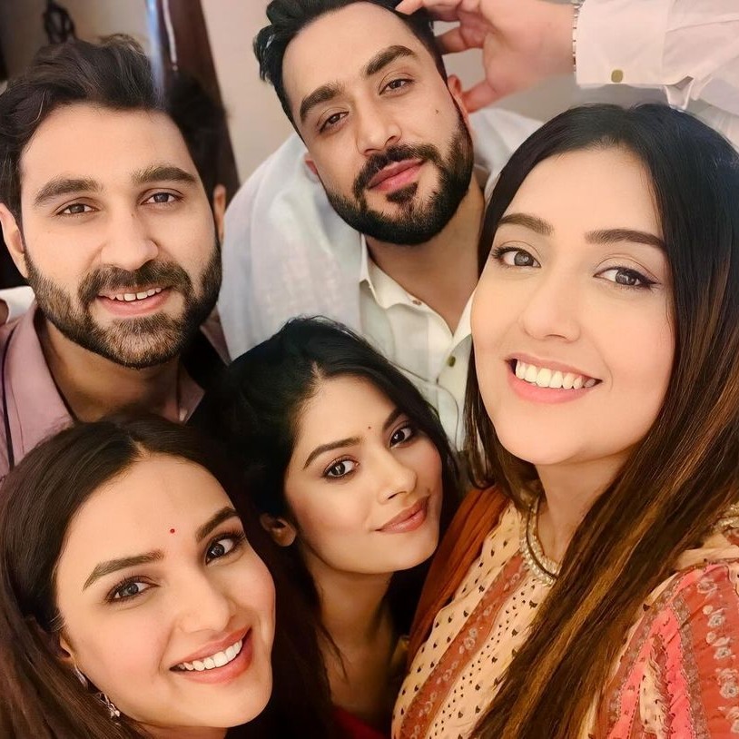 #AlyGoni and #JasmineBhasin host Iftaar party for close friends

@jasminbhasin @AlyGoni @ishehnaaz_gill
@munawar0018 @jasmine #ShireenMirza #KrishnaMukherjee #IftaarParty #Eid2024