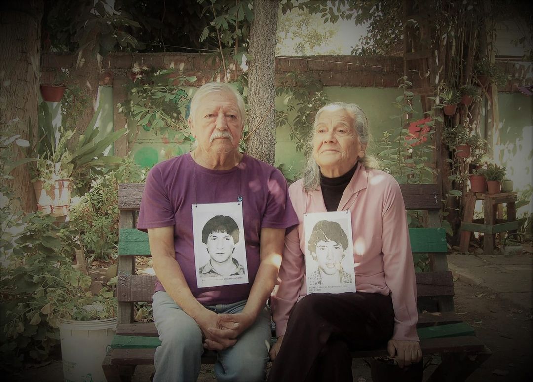 🥀 Hoy 29 de marzo se conmemora la memoria de los hermanos Eduardo y Rafael Vergara Toledo, además de la joven Paulina Aguirre Tobar, quienes fueron asesinados por carabineros y agentes de la CNI en 1985.
¡Eduardo y Rafael Vergara Toledo presente! ¡Paulina Aguirre Tobar presente!