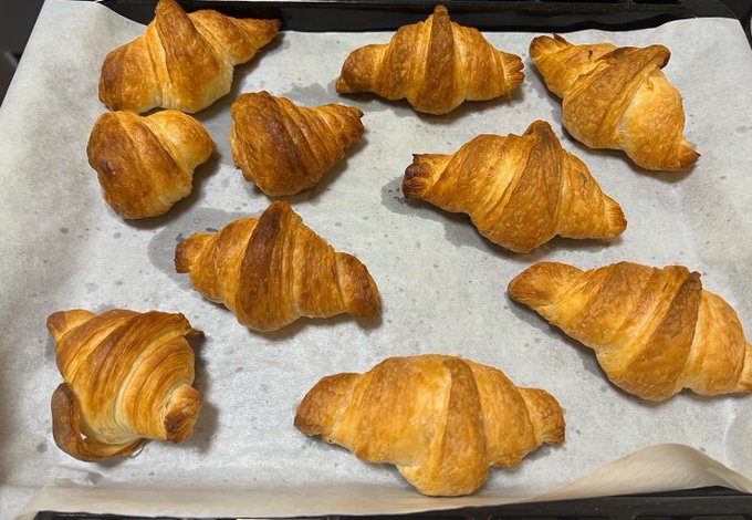 🥐上手に焼けましたっ🥖💮 https://t.co/eaIMp5tXRL